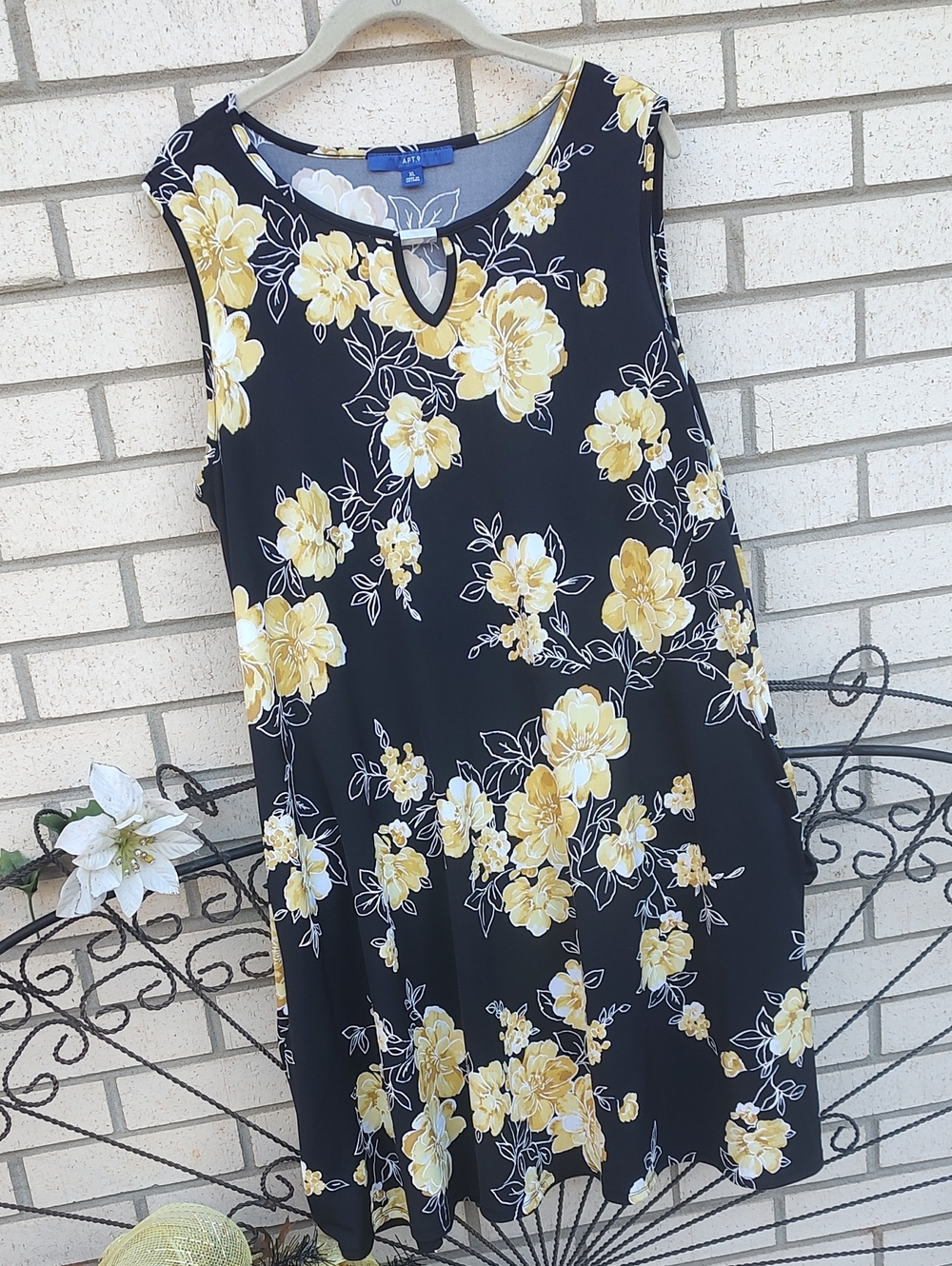 Yellow 🌼 dress By APT. 9 - Picture 4 of 9